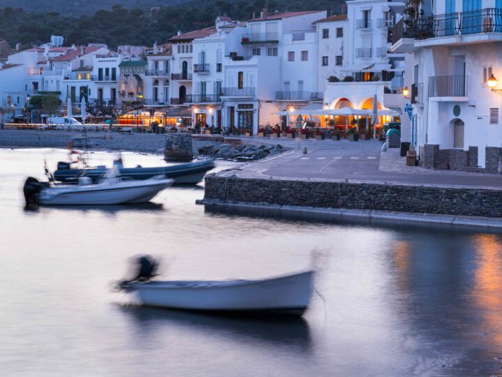 Cadaqués: La Resistencia Geográfica del Estatus